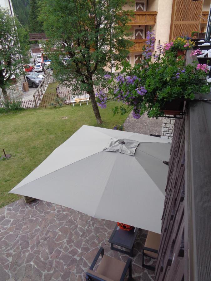 Hotel Garni Suisse San Martino Di Castrozza Exterior foto